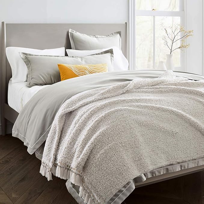 Ultra Soft Cozy Sherpa Throw Blanket, Light Weight Warm Decorative Throw Blanket with Tassel, 2 Tones Ombre Light Brown Pattern Reversible Boho Style Blanket for Sofa, Couch, Bedroom,Travel, 60”x80”