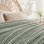 NEWCOSPLAY Super Soft King Blanket Sage Green Premium Silky Flannel Fleece 3D Ribbed Jacquard Lightweight Bed Blanket All Season Use (Sage Green Ribbed, King(90"x110"))