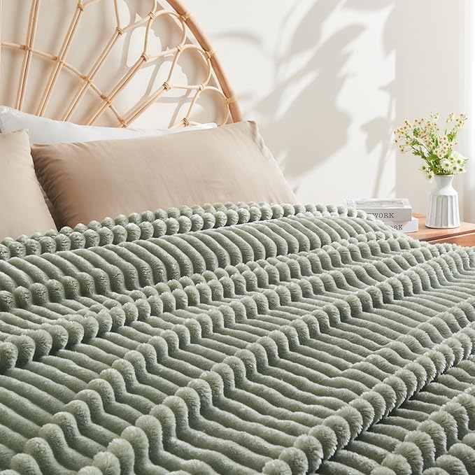 NEWCOSPLAY Super Soft King Blanket Sage Green Premium Silky Flannel Fleece 3D Ribbed Jacquard Lightweight Bed Blanket All Season Use (Sage Green Ribbed, King(90"x110"))