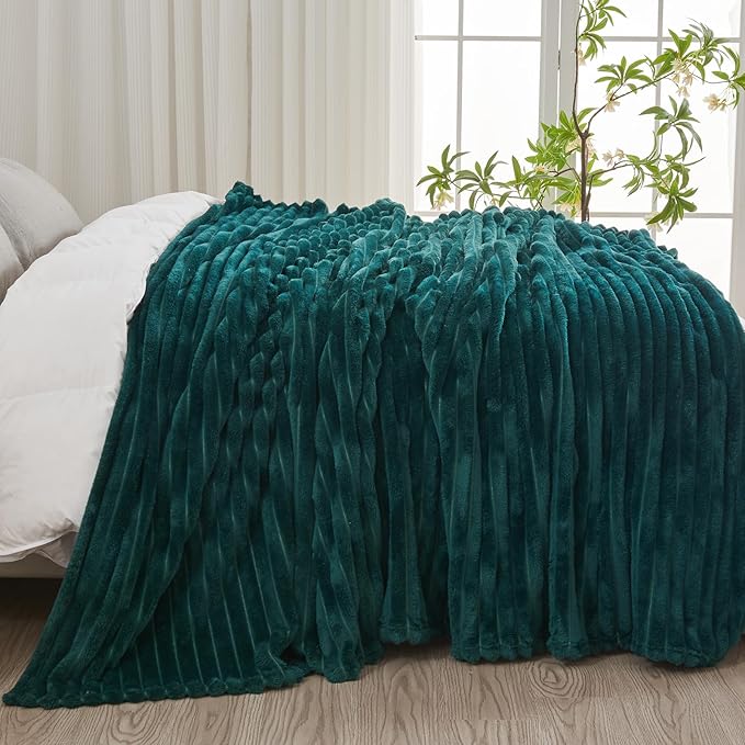 NEWCOSPLAY Super Soft Queen Blanket Dark Teal Premium Silky Flannel Fleece 3D Ribbed Jacquard Lightweight Bed Blanket All Season Use (Dark Teal Ribbed, Queen(90"x90"))