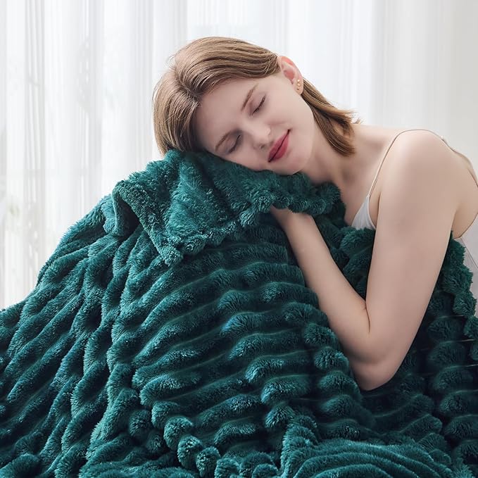 NEWCOSPLAY Super Soft King Blanket Dark Teal Premium Silky Flannel Fleece 3D Ribbed Jacquard Lightweight Bed Blanket All Season Use (Dark Teal Ribbed, King(90"x110"))