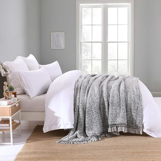 Ultra Soft Fleece Sherpa Blanket King Size,Lightweight Cozy Boho Bed Blanket with Decorative Tassel, Pattern Reversible, 2 Tones Ombre Black,104”x90”