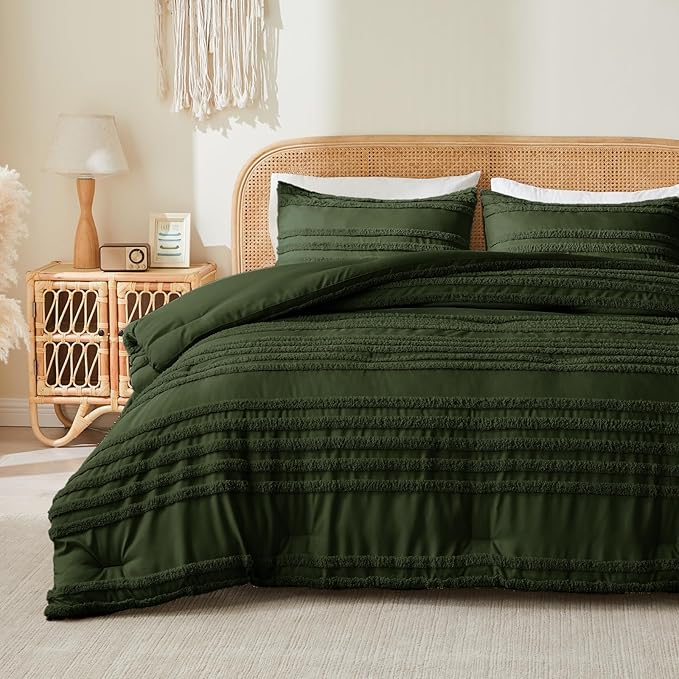 BEDELITE Boho Comforter Set Queen Size, Olive Green Tufted Striped Bed Set 3 Pieces, Soft Vintage Farmhouse Comforter for All Seasons, Boho Home Decor,Fluffy Jacquard Bedding with 2 Pillow Shams