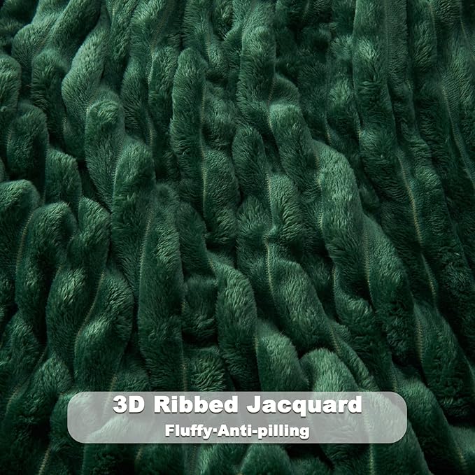 NEWCOSPLAY Super Soft King Blanket Dark Green Premium Silky Flannel Fleece 3D Ribbed Jacquard Lightweight Bed Blanket All Season Use (Dark Green Ribbed, King(90"x110"))