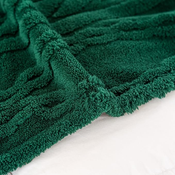 YUSOKI Queen Size Blanket Single Layer,Weight(4.4lb),370GMS-3D Stylish Design for Gift Home Decor (Forest Green,90"x90")