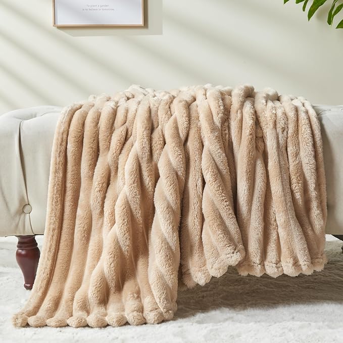 NEWCOSPLAY Super Soft King Blanket Brown Premium Silky Flannel Fleece 3D Ribbed Jacquard Lightweight Bed Blanket All Season Use (Brown Ribbed, King(90"x110"))