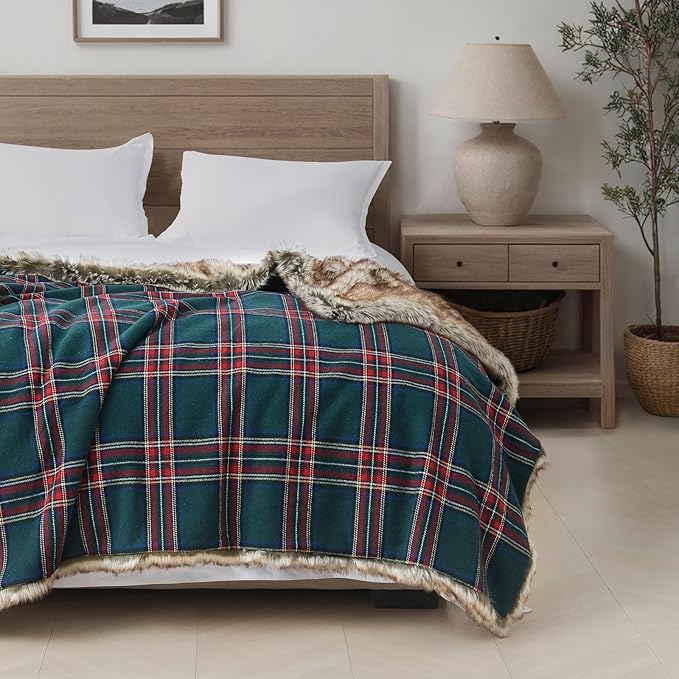 HORIMOTE HOME Luxury Plush Faux Fur Throw Blanket with Green Plaid Pattern, Super Warm, Fuzzy, Elegant, Fluffy Decoration Christmas Holiday Blanket for Couch, Armchair, Sofa and Bed, 60''x 80''