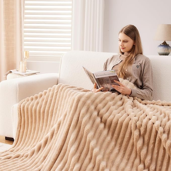 NEWCOSPLAY Super Soft King Blanket Brown Premium Silky Flannel Fleece 3D Ribbed Jacquard Lightweight Bed Blanket All Season Use (Brown Ribbed, King(90"x110"))