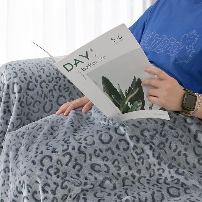 MACEVIA Flannel Fleece Cheetah Print Blanket, Leopard Throw Blanket for Women, Soft Animal Print Blankets Cozy Comfy for Bed Sofa Couch 260GSM, Suitable for All Seasons (Navy Leopard,50x60inches)