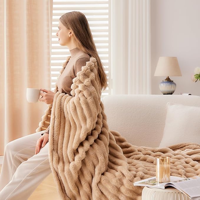 NEWCOSPLAY Super Soft Queen Blanket Brown Premium Silky Flannel Fleece 3D Ribbed Jacquard Lightweight Bed Blanket All Season Use (Brown Ribbed, Queen(90"x90"))