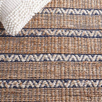 SAFAVIEH Natural Fiber Collection Runner Rug - 8' Runner, Navy & Natural, Farmhouse Design, Ideal for High Traffic Areas in Hallway, Bathroom & Kitchen (NFB655N-28)
