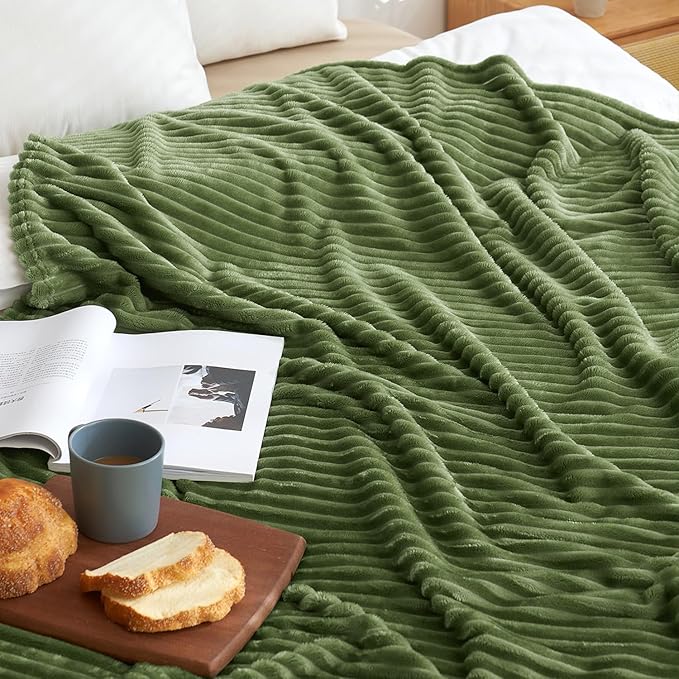 MIULEE Moss Green Throw Blanket 3D Ribbed Jacquard Fleece Flannel Velvet Plush Decorative Bed Blanket (Throw, 50" x 60") - Super Soft, Lightweight, Warm and Cozy for Couch Sofa