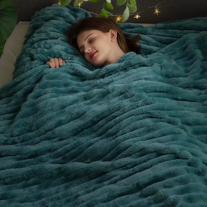 NEWCOSPLAY Super Soft King Blanket Light Teal Premium Silky Flannel Fleece 3D Ribbed Jacquard Lightweight Bed Blanket All Season Use (Light Teal Ribbed, King(90"x110"))