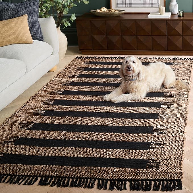 SAFAVIEH Area Rug 5x8 - Natural Fiber Collection - Natural & Black, Handmade Jute, Ideal for Living Room, Bedroom, Dining Space (NF124Z)