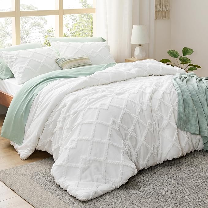 Bedsure Boho Comforter Set King - White Tufted King Size Comforter, 3 Pieces Farmhouse Shabby Chic Embroidery Bed Set, Soft Fluffy Geometric Pattern Bedding for All Seasons