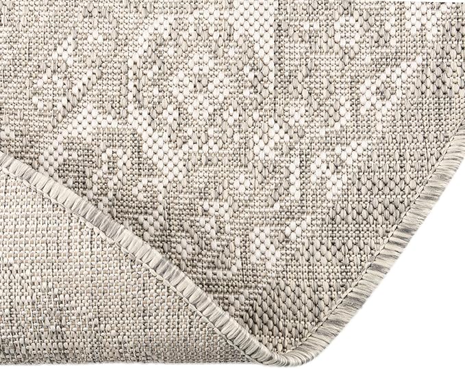 Rugs.com Outdoor Aztec Collection Rug – 8 Ft Round Light Gray Flatweave Rug Perfect for Kitchens, Dining Rooms