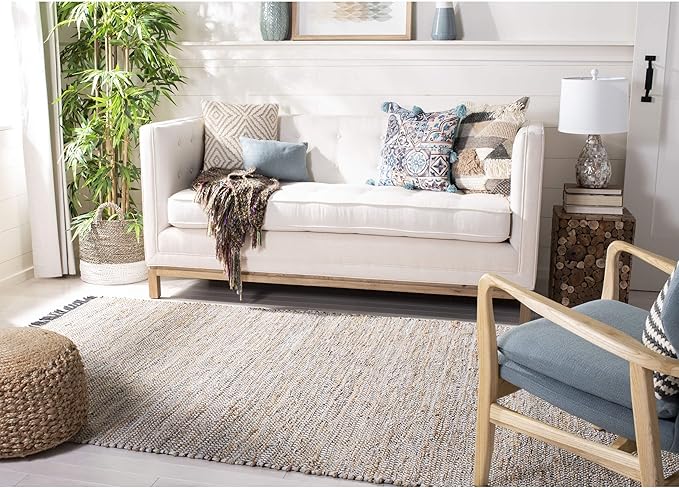 SAFAVIEH Vintage Leather Collection Accent Rug - 4' x 6', Silver, Handmade Boho Fringe Leather & Jute, Ideal for High Traffic Areas in Entryway, Living Room, Bedroom (VTL203G)