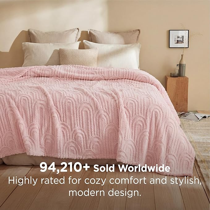 Bedsure GentleSoft Fleece Blanket Queen Size for Bed - Super Soft & Cozy, Fluffy Blankets for Women & Girls, Ideal for Sofa & Couch, Pink, 90x90 Inches