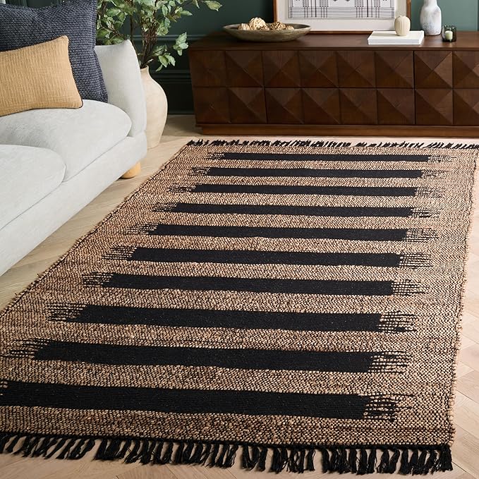 SAFAVIEH Area Rug 5x8 - Natural Fiber Collection - Natural & Black, Handmade Jute, Ideal for Living Room, Bedroom, Dining Space (NF124Z)