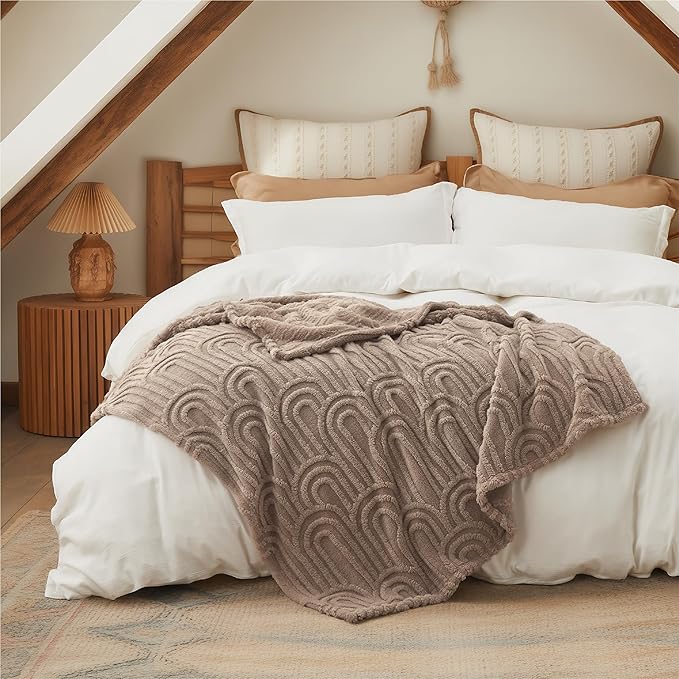 Bedsure GentleSoft Brown Throw Blanket for Couch - Super Soft & Cozy Summer Fall Blankets for Women, Fluffy Fleece Throw for Girls, Gifts for Women, Ideal for Room, Home & Bedroom Decor, 50x60 Inches