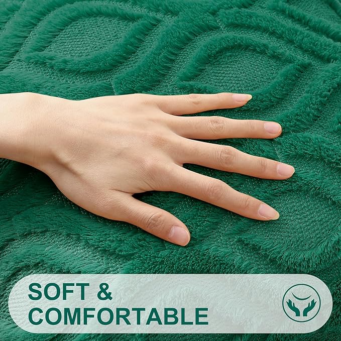 decorUhome Cozy Textured Throw Pillow Covers 18x18 Inch Set of 2, Soft Plush Faux Wool Green Accent Couch Pillow Covers for Modern Farmhouse Sofa Bed Living Room