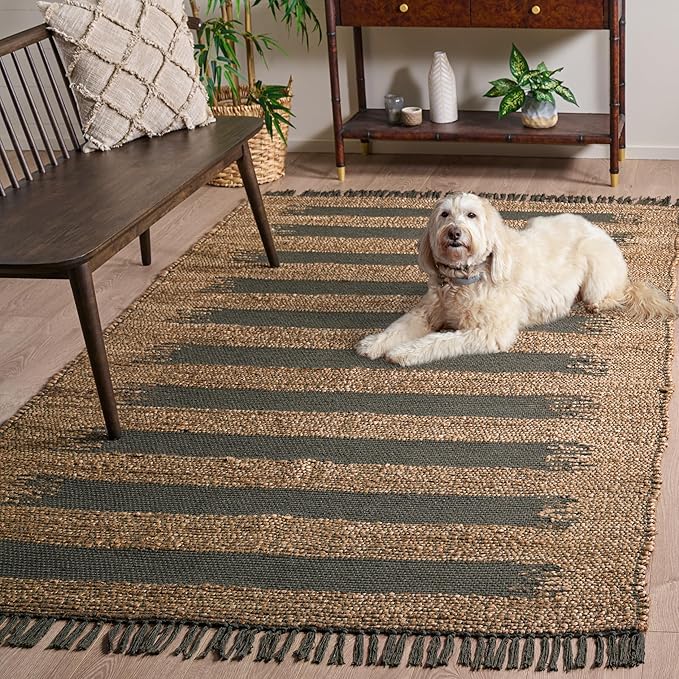 SAFAVIEH Area Rug 5x8 - Natural Fiber Collection - Natural & Green, Handmade Jute, Ideal for Living Room, Bedroom, Dining Space (NF124Y)