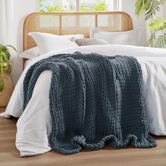 Madison Park Casual Acrylic Chunky Twice Knit Throw in Indigo Finish MP50-7316