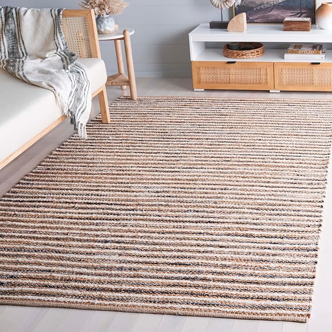 SAFAVIEH Cape Cod Collection Area Rug - 5' x 8', Natural & Navy, Handmade, Braided Design, Ideal for The Living Room, Bedroom, Dining Room (CAP151N-5)