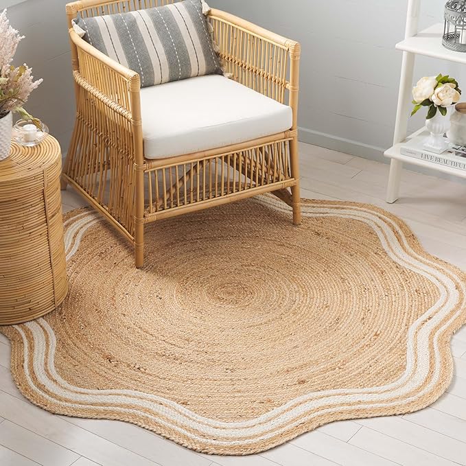 SAFAVIEH Natural Fiber Collection Area Rug - 5' x 5' Round Scallop, Natural/Bleach, Geometric Design, Ideal for High Traffic Areas in Living Room, Bedroom, Dining (NF359A)