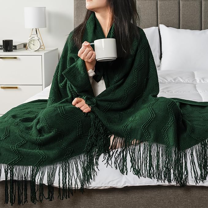 PAVILIA Emerald Green Knit Throw Blanket for Couch, Twin Bed, Soft Knitted Farmhouse Sofa Throw for Living Room, Lightweight Decorative Summer Blanket for Chair, Outdoor Textured Boho Blanket, 60x80