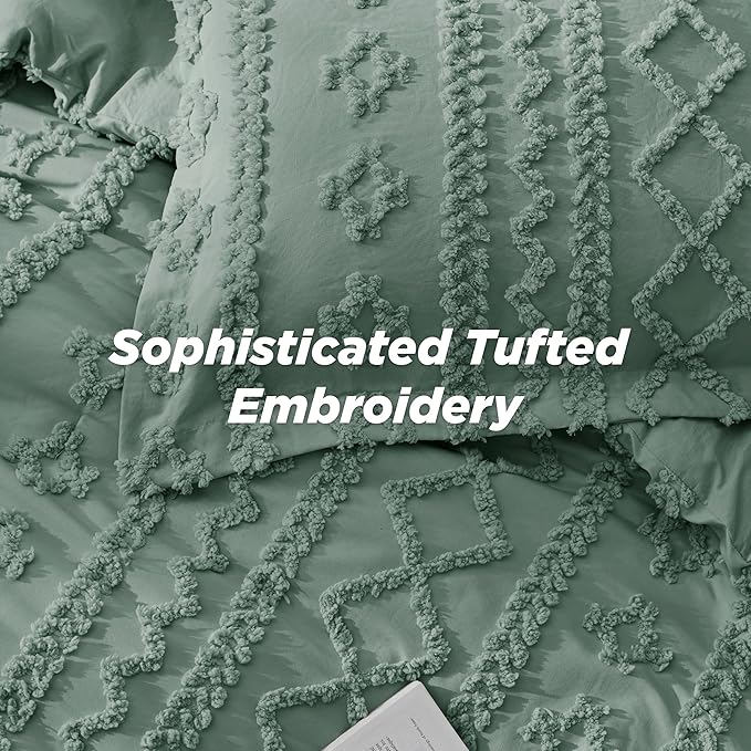 Bedsure Tufted Boho Comforter Set Queen Size - Green Boho Bed Set, GentleSoft™ 3 Pieces Farmhouse Shabby Chic Embroidery Bedding, Gifts for Woman, Soft Jacquard Queen Comforter for All Seasons