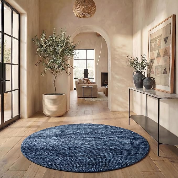 SAFAVIEH Natura Collection Area Rug - 6' Round, Navy & Blue, Handmade Wool Blend, Textured Design, Ideal for Living Room, Bedroom, Dining Space (NAT425N)