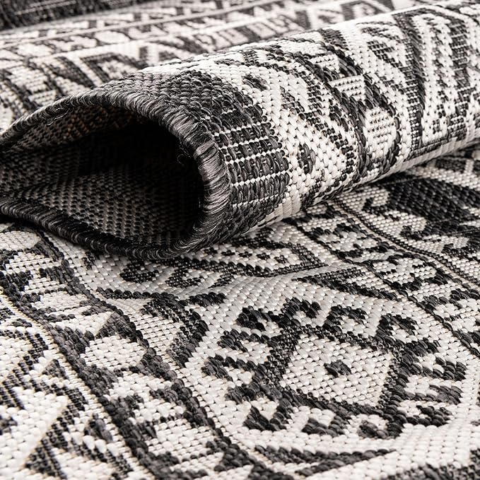 Rugs.com Outdoor Aztec Collection Rug – 10 Ft Round Charcoal Gray Flatweave Rug Perfect for Kitchens, Dining Rooms
