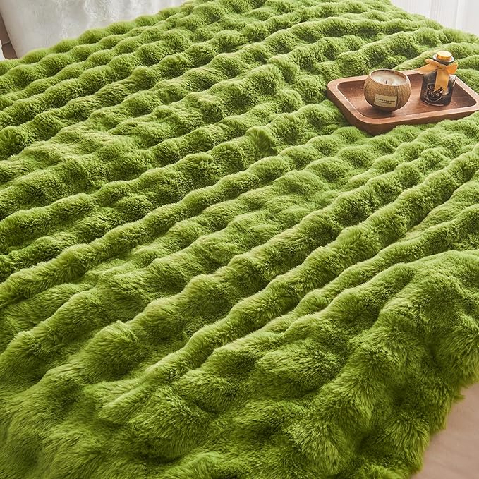EMME Faux Fur Blanket Queen Size Dark Green - Big Bubble Rabbit Cozy Blanket for Couch, Thick Furry Plush Shaggy Blankets, 650GSM, 90x90 Inches