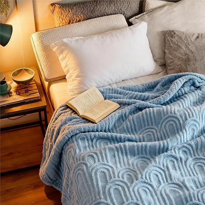Bedsure GentleSoft Fleece King Size Blanket for Bed - Super Soft & Cozy, Fluffy Blankets for Women & Girls, Ideal for Sofa & Couch, Blue, 108x90 Inches