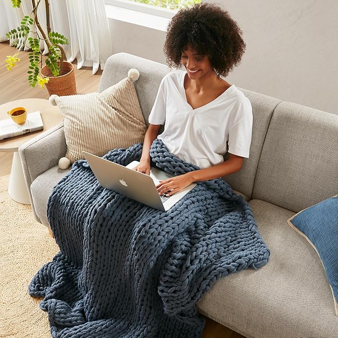 Madison Park Casual Acrylic Chunky Twice Knit Throw in Indigo Finish MP50-7316