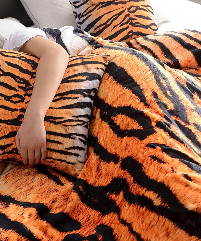 WIBUE Tiger Throw Blanket 60"x50" with 2 Pcs Pillow Covers 18"x18", Decor Fleece Blanket for Women Men, Fuzzy Soft Cozy Warm Plush Gifts Blankets for Bed Sofa Couch Chair Living Room Bedroom
