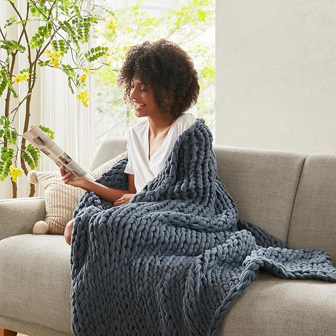Madison Park Casual Acrylic Chunky Twice Knit Throw in Indigo Finish MP50-7316