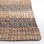 SAFAVIEH Natural Fiber Collection Accent Rug - 3' x 5', Black & Natural, Handmade Boho Farmhouse Rustic Jute & Cotton Jute, Ideal for High Traffic Areas in Entryway, Living Room, Bedroom (NFB653Z)