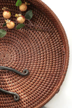 HITOMEN Hand-Woven Round Rattan Serving Tray Decorative Ottoman Wicker Platter with Handles for Coffee Table, Breakfast, Drinks, Snack, Bread, Fruit, Vegetables (Brown Set of 2: M+L)