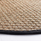SAFAVIEH Area Rug 6' Round - Natural Fiber Collection - Natural & Black, Seagrass, Basketweave Pattern with Border (NF114C)
