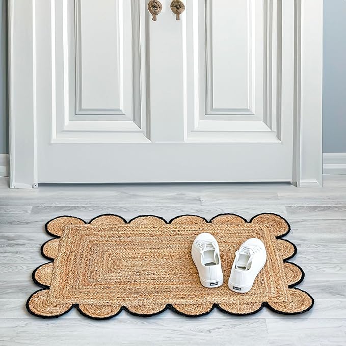 Scalloped Natural Jute Area Rug, Black Trim, 2'x3'