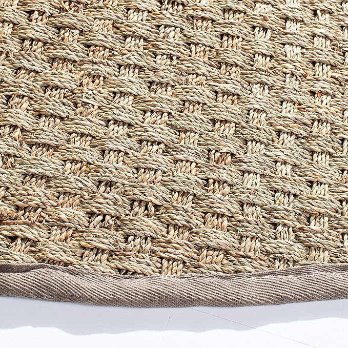 SAFAVIEH Area Rug 5' Round - Natural Fiber Collection - Natural & Grey, Seagrass, Basketweave Pattern with Border (NF114P)