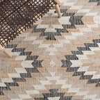 SAFAVIEH Natural Fiber Collection Accent Rug - 3' x 5', Natural & Black, Handmade Boho Southwestern Fringe Jute, Ideal for High Traffic Areas in Entryway, Living Room, Bedroom (NFB401A)