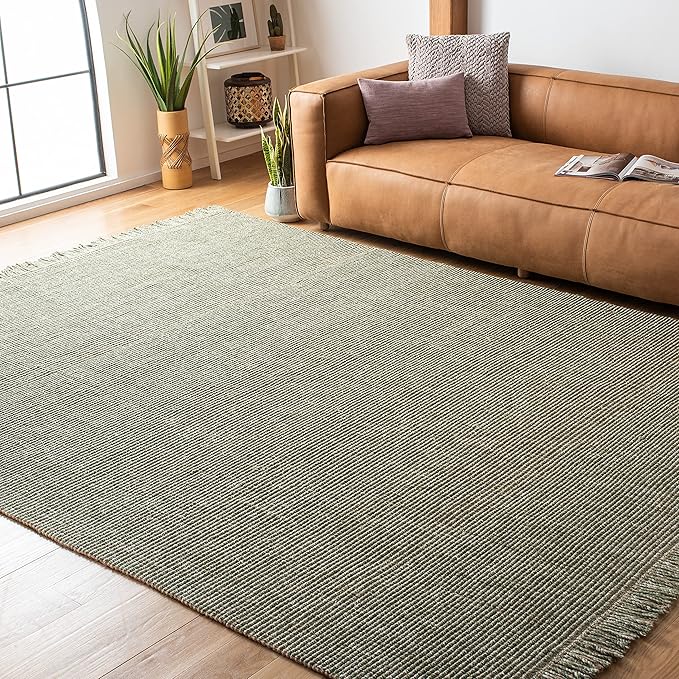 SAFAVIEH Natural Fiber Collection Area Rug - 9' x 12', Green & Natural, Handmade Woven Fringe Jute, Ideal for High Traffic Areas in Living Room, Bedroom (NF826Y)