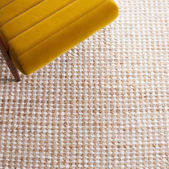 SAFAVIEH Natura Collection Area Rug - 6' x 9', Beige & Ivory, Transitional Design, Ideal for High Traffic Areas in Living Room, Bedroom & Dining Room (NAT349B-6)