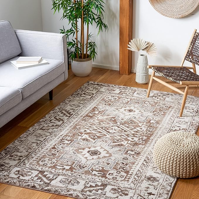 SAFAVIEH Vintage Hamadan Collection Area Rug - 6'7" x 9', Brown & Ivory, Traditional Persian Design, Non-Shedding & Easy to Clean, Ideal for Living Room, Bedroom, Dining Space (VTH211T)