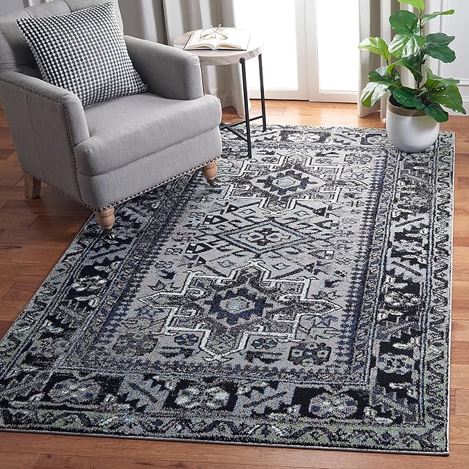 SAFAVIEH Vintage Hamadan Collection Area Rug - 4' Round, Red & Multi, Traditional Persian Design, Non-Shedding & Easy to Clean, Ideal for Living Room, Bedroom, Dining Space (VTH211A)