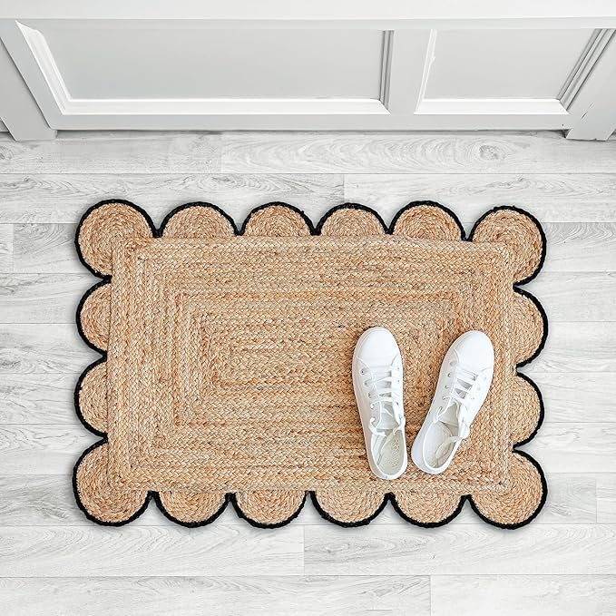 Scalloped Natural Jute Area Rug, Black Trim, 2'x3'