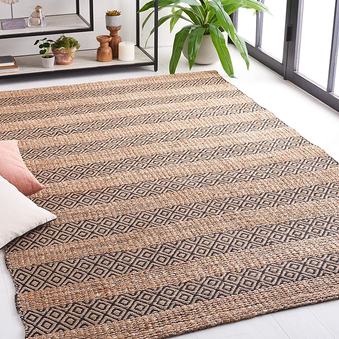 SAFAVIEH Natural Fiber Collection Accent Rug - 4' x 6', Black & Natural, Handmade Boho Farmhouse Rustic Jute & Cotton Jute, Ideal for High Traffic Areas in Entryway, Living Room, Bedroom (NFB653Z)